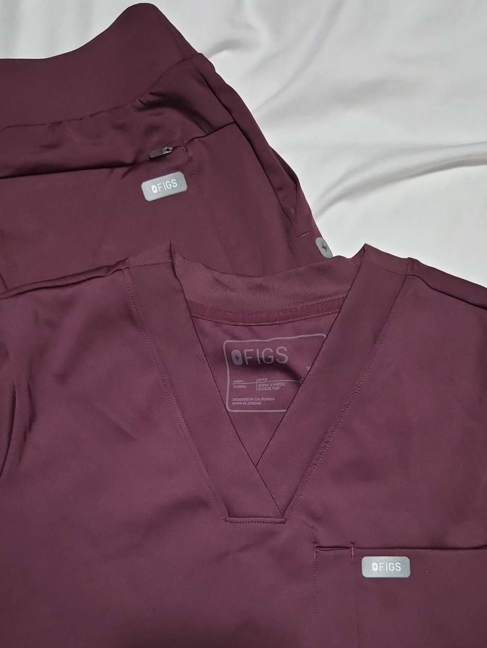 Figs FormX Set In XS Regular In BURGUNDY - Picture 2 of 7